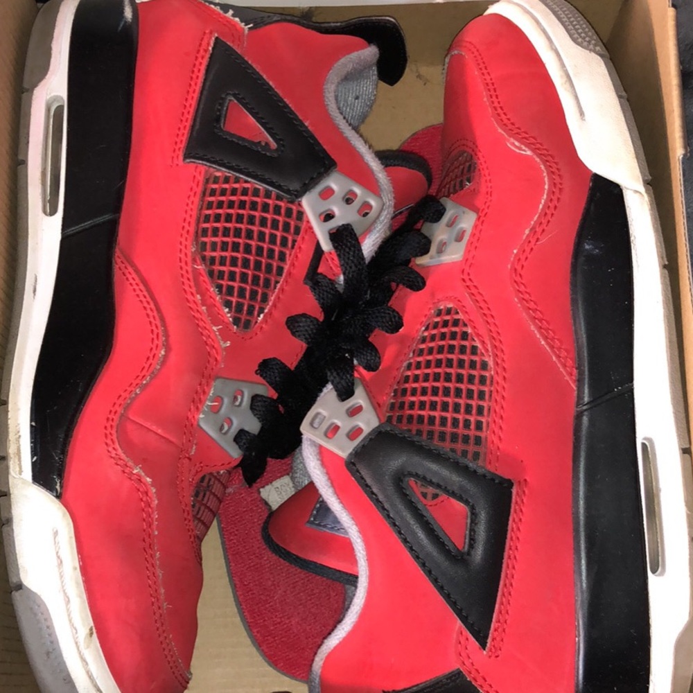 Air jordan 4 “toros” size 4.5Y